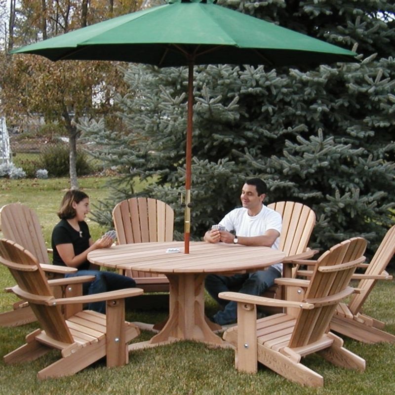 Clear cedar - Unstained Variant man and woman playing cards