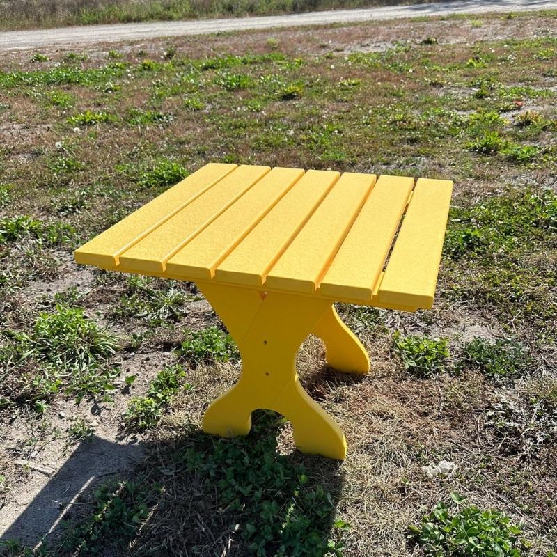 Yellow Poly-Luxe varinat in a grassy outdoor area